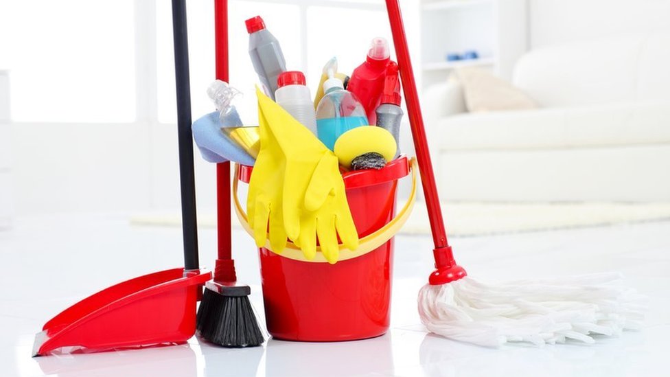 100058497_cleaning1